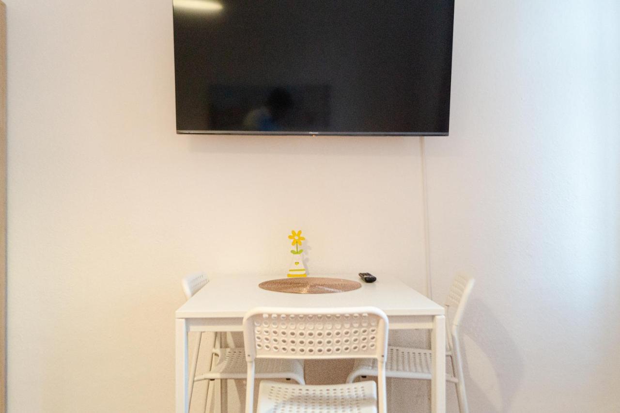 Comfy 2Br- Apartment Near Wiener Stadthalle Exterior photo