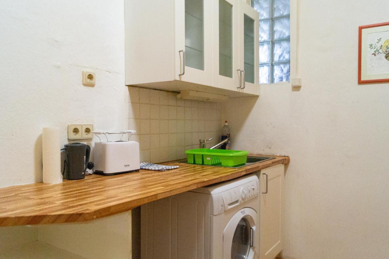 Comfy 2Br- Apartment Near Wiener Stadthalle Exterior photo